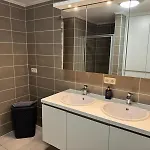 Meretmoi -- Modern In Apartamento