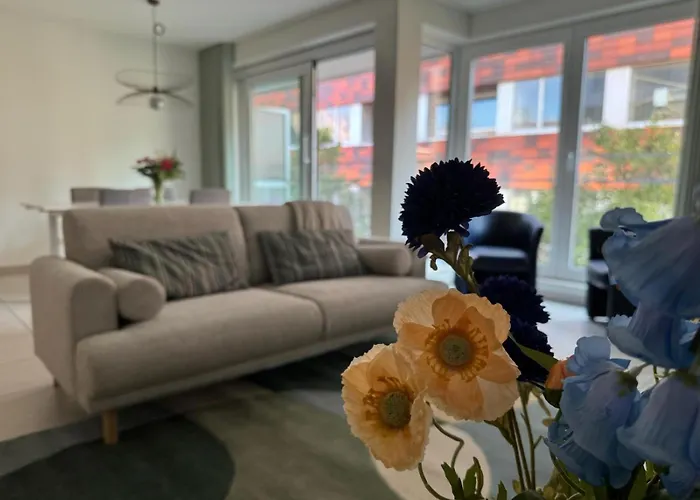 Meretmoi -- Modern In * Ostend